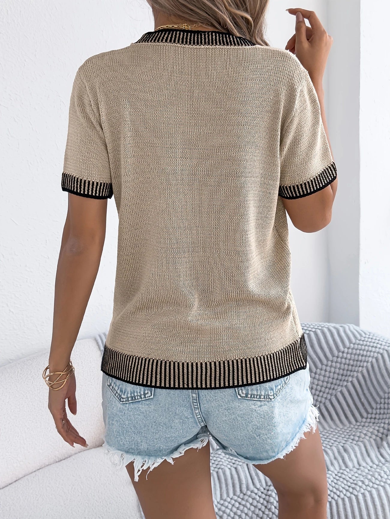 Alethea - Elegant Round Neck And Striped Knitted Top