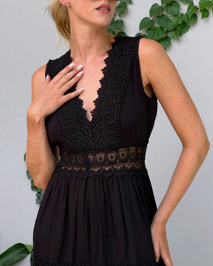 Papakosta - Elegant Sleeveless Lace Dress