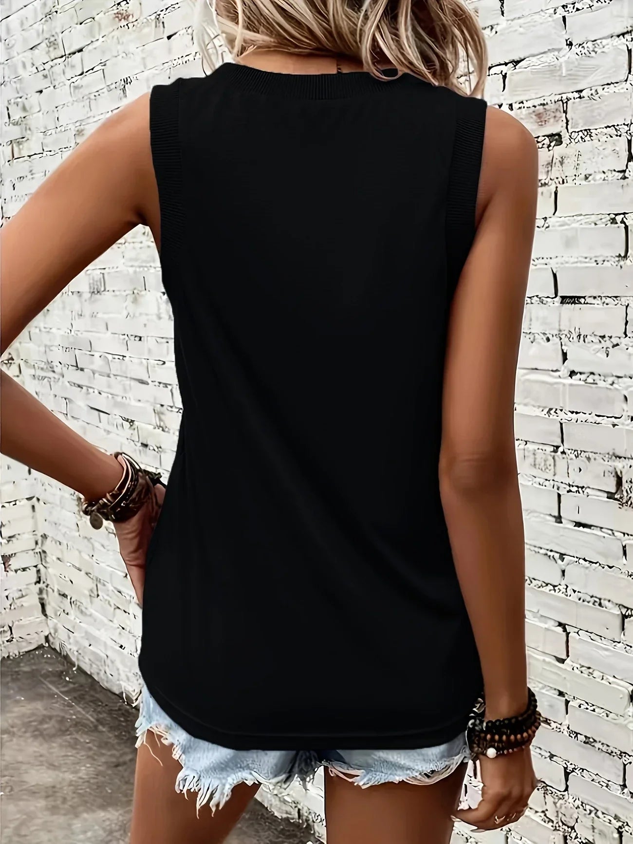 Analia - Breathable V-Neck And Sleeveless Top